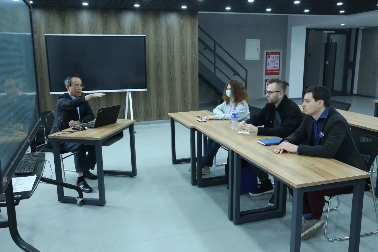 網(wǎng)絡(luò)文化傳播 學(xué)院新聞視角下的機(jī)遇與挑戰(zhàn)